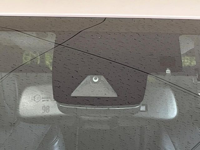 �y�g���^�Z�[�t�e�B�Z���X�z���s���ɑO���̎ԗ�����F�����A�Փ˂������Ȏ��͌x��ƃu���[�L�ŏՓˉ���Ɣ�Q�y�����A�V�X�g�B�����S�Ƀh���C�u�����y���݂��������܂��B