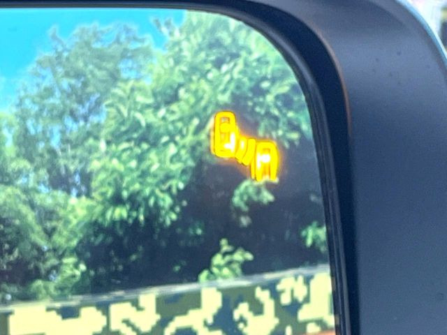 �y�u���C���h�X�|�b�g���[�j���O�z���s���A�h�A�~���[�̎��p�ɂȂ�₷���ӏ��Ɍ㑱�Ԃ��ڋ߂���ƃT�C�h�~���[�t�߂Ɍx����\���A�h���C�o�[�ɒ��ӊ��N�����Ă���܂��B