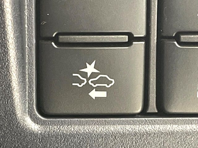 �y�g���^�Z�[�t�e�B�Z���X�z���s���ɑO���̎ԗ�����F�����A�Փ˂������Ȏ��͌x��ƃu���[�L�ŏՓˉ���Ɣ�Q�y�����A�V�X�g�B�����S�Ƀh���C�u�����y���݂��������܂��B