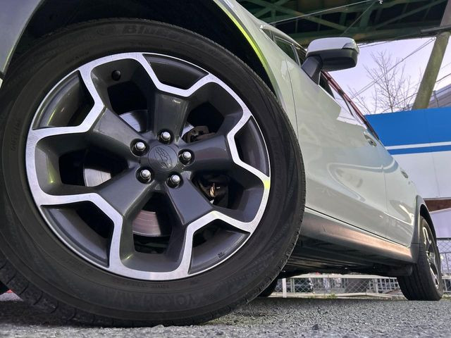 �y����17�C���`�A���~�z�C�[���z�O�ςɃ}�b�`���������A���~�z�C�[���𑕒����Ă���܂��B�e��ЊO�A���~�z�C�[����A�X�^�b�h���X�^�C�����戵�����Ă���܂��B���񂲑��k����������