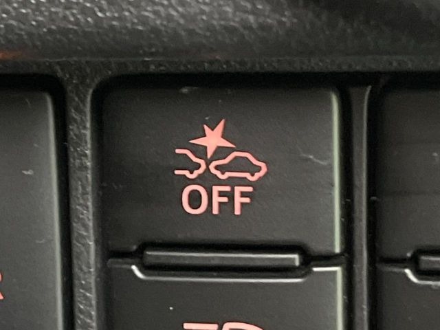 �y�X�}�[�g�A�V�X�g�z���s���ɑO���̎ԗ�����F�����A�Փ˂������Ȏ��͌x��ƃu���[�L�ŏՓˉ���Ɣ�Q�y�����A�V�X�g�B�����S�Ƀh���C�u�����y���݂��������܂��B