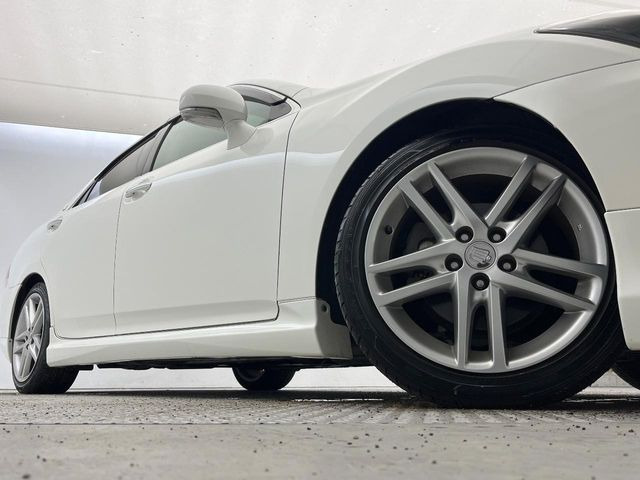 �y����18�C���`�A���~�z�C�[���z�O�ςɃ}�b�`���������A���~�z�C�[���𑕒����Ă���܂��B�e��ЊO�A���~�z�C�[����A�X�^�b�h���X�^�C�����戵�����Ă���܂��B���񂲑��k����������