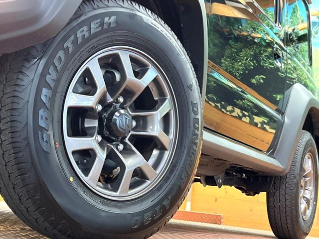 �y����15�C���`�A���~�z�C�[���z�O�ςɃ}�b�`���������A���~�z�C�[���𑕒����Ă���܂��B�e��ЊO�A���~�z�C�[����A�X�^�b�h���X�^�C�����戵�����Ă���܂��B���񂲑��k����������