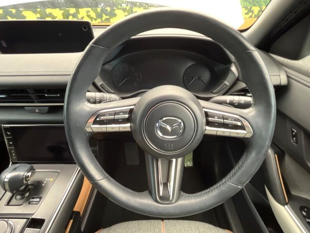 �y�����v�����X�e�A�����O�z�㎿�Ȋv���g�p���邱�ƂŁA��ɂ����������݂ƂĂ��^�]���₷���n���h���ł���