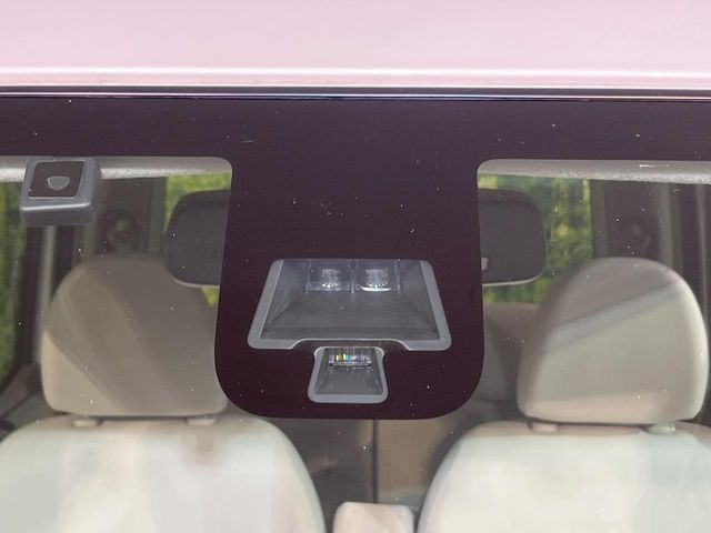 �y�G�}�[�W�F���V�[�u���[�L�z���s���ɑO���̎ԗ�����F�����A�Փ˂������Ȏ��͌x��ƃu���[�L�ŏՓˉ���Ɣ�Q�y�����A�V�X�g�B�����S�Ƀh���C�u�����y���݂��������܂��B