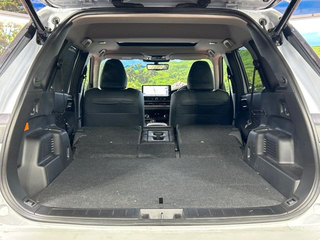 ���i�̂���������ʋ΁A���}���ɏ\���ȉ׎��X�y�[�X���m�ۂ��Ă���܂��B�Z�J���h�V�[�g��|���ƁA�傫�ȉו��̐ύڂ��\�ł���