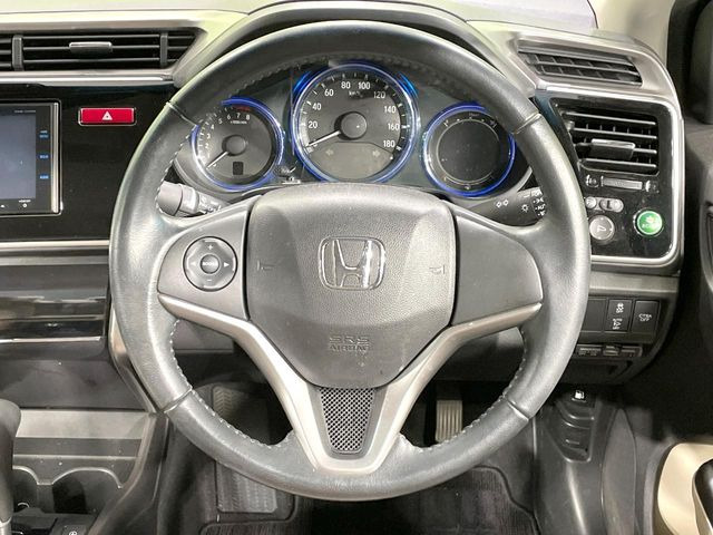 �y�����v�����X�e�A�����O�z�㎿�Ȋv���g�p���邱�ƂŁA��ɂ����������݂ƂĂ��^�]���₷���n���h���ł���