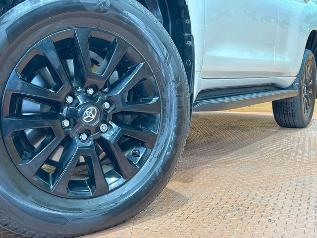 �y����18�C���`�A���~�z�C�[���z�O�ςɃ}�b�`���������A���~�z�C�[���𑕒����Ă���܂��B�e��ЊO�A���~�z�C�[����A�X�^�b�h���X�^�C�����戵�����Ă���܂��B���񂲑��k����������