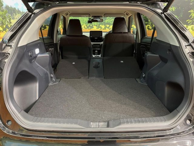 ���i�̂���������ʋ΁A���}���ɏ\���ȉ׎��X�y�[�X���m�ۂ��Ă���܂��B�Z�J���h�V�[�g��|���ƁA�傫�ȉו��̐ύڂ��\�ł���