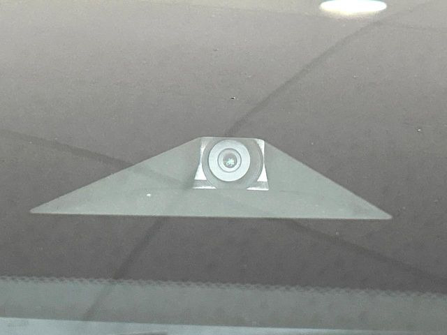 �y�C���e���W�F���g�G�}�[�W�F���V�[�u���[�L�z�t�����g�J�����őO���̎ԗ�����s�҂����m�B�Փ˂������Ȏ��͏Փ˔�Q�y���u���[�L���쓮�A�Փˉ�����T�|�[�g�B�����S�Ƀh���C�u�����y���݂��������܂��B