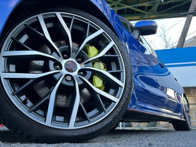 �y����19�C���`�A���~�z�C�[���z�O�ςɃ}�b�`���������A���~�z�C�[���𑕒����Ă���܂��B�e��ЊO�A���~�z�C�[����A�X�^�b�h���X�^�C�����戵�����Ă���܂��B���񂲑��k����������