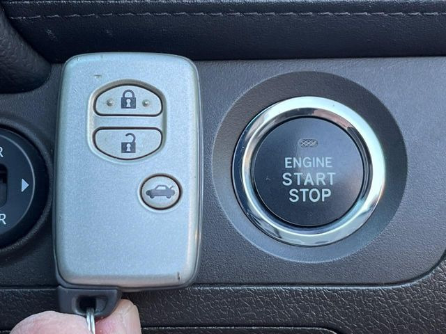 �y�X�}�[�g�L�[�z�J�o����|�P�b�g�ɓ��ꂽ�܂܂ł��h�A�̎{���E�������\�ȃX�}�[�g�L�[�𑕔��B�G���W���̃I���E�I�t�����J�M�����o���K�v����������Ƃ��Ă��֗��ł���