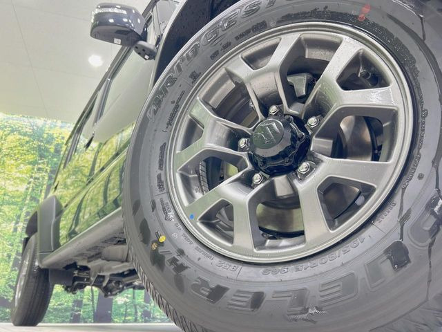 �y����15�C���`�A���~�z�C�[���z�O�ςɃ}�b�`���������A���~�z�C�[���𑕒����Ă���܂��B�e��ЊO�A���~�z�C�[����A�X�^�b�h���X�^�C�����戵�����Ă���܂��B���񂲑��k����������