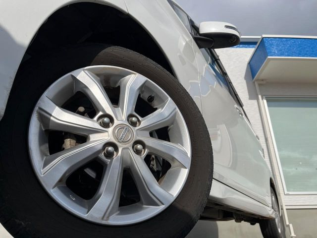 �y����14�C���`�A���~�z�C�[���z�O�ςɃ}�b�`���������A���~�z�C�[���𑕒����Ă���܂��B�e��ЊO�A���~�z�C�[����A�X�^�b�h���X�^�C�����戵�����Ă���܂��B���񂲑��k����������