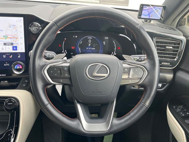 �y�����v�����X�e�A�����O�z�㎿�Ȋv���g�p���邱�ƂŁA��ɂ����������݂ƂĂ��^�]���₷���n���h���ł���