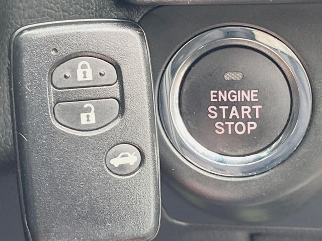 �y�A�N�Z�X�L�[&�v�b�V���X�^�[�g�z�J�o����|�P�b�g�ɓ��ꂽ�܂܂ł��h�A�̎{���E�������\�ȃX�}�[�g�L�[�𑕔��B�G���W���̃I���E�I�t�����J�M�����o���K�v�������A�{�^�����v�b�V�����邾����OK��