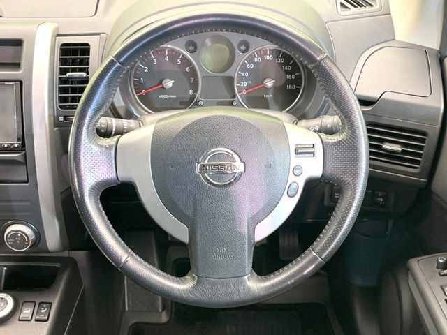 �y�����v�����X�e�A�����O�z�㎿�Ȋv���g�p���邱�ƂŁA��ɂ����������݂ƂĂ��^�]���₷���n���h���ł���