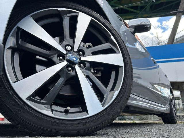 �y����18�C���`�A���~�z�C�[���z�O�ςɃ}�b�`���������A���~�z�C�[���𑕒����Ă���܂��B�e��ЊO�A���~�z�C�[����A�X�^�b�h���X�^�C�����戵�����Ă���܂��B���񂲑��k����������