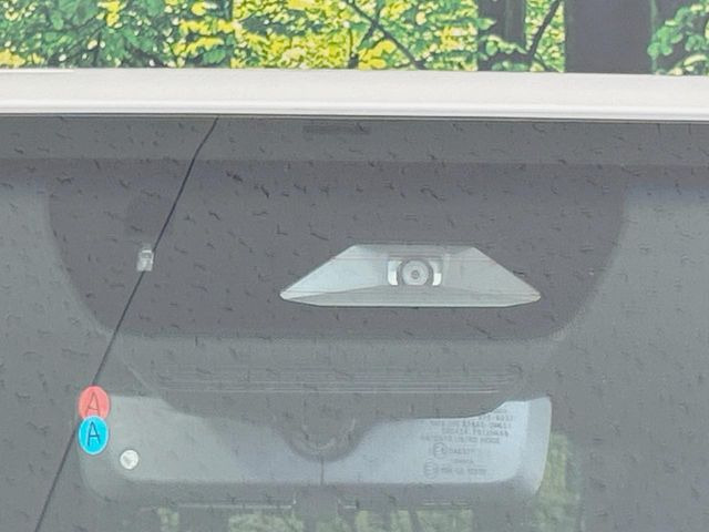 �y�g���^�Z�[�t�e�B�Z���X�z���s���ɑO���̎ԗ�����F�����A�Փ˂������Ȏ��͌x��ƃu���[�L�ŏՓˉ���Ɣ�Q�y�����A�V�X�g�B�����S�Ƀh���C�u�����y���݂��������܂��B