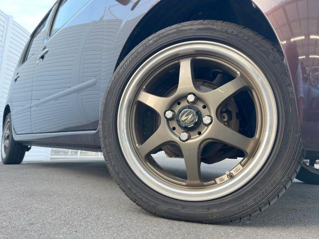 �y15�C���`�A���~�z�C�[���z�O�ςɃ}�b�`�����A���~�z�C�[���𑕒����Ă���܂��B�e��A���~�z�C�[����A�X�^�b�h���X�^�C�����戵�����Ă���܂��B���񂲑��k����������