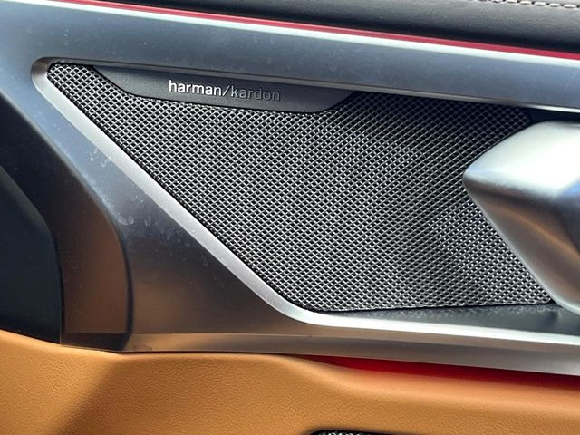 ��harman/kardon�T�E���h�V�X�e��:�I�[�f�B�I��僁�[�J�[����|����v���~�A���X�s�[�J�[�𑕔��B�����̃X�s�[�J�[����A���̗������܂ŕ����鍂�i���ȉ��y�����y���݂��������܂��B