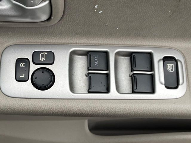 �y�d���i�[�~���[�z�T�C�h�~���[�͓d���i�[���ƂȂ��Ă���A�������ԏ�ł��L�Y�������X�N��}�����܂��B