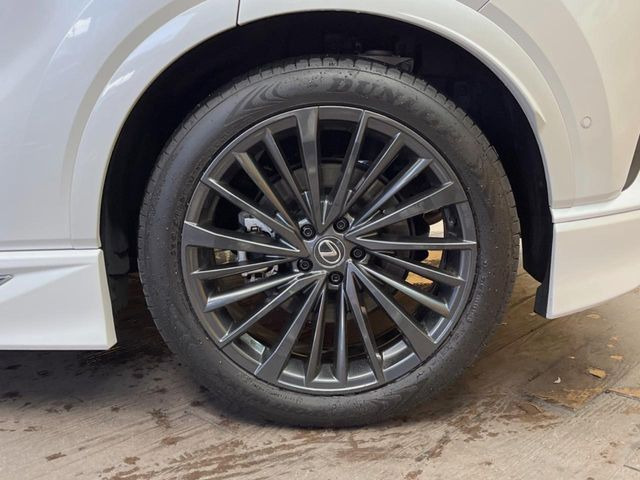 �y����21�C���`�A���~�z�C�[���z�O�ςɃ}�b�`���������A���~�z�C�[���𑕒����Ă���܂��B�e��ЊO�A���~�z�C�[����A�X�^�b�h���X�^�C�����戵�����Ă���܂��B���񂲑��k����������