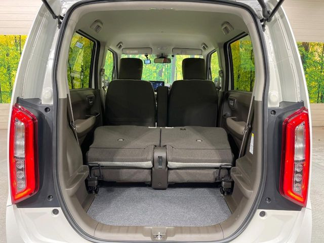 ���i�̂���������ʋ΁A���}���ɏ\���ȉ׎��X�y�[�X���m�ۂ��Ă���܂��B�Z�J���h�V�[�g��|���ƁA�傫�ȉו��̐ύڂ��\�ł���