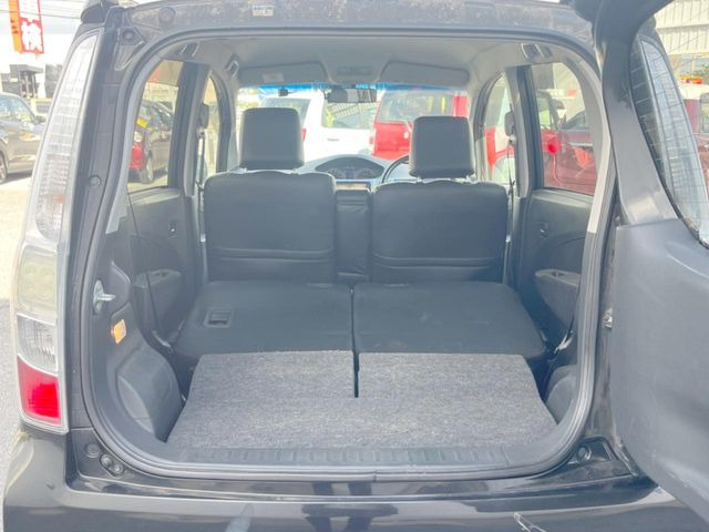 ���i�̂���������ʋ΁A���}���ɏ\���ȉ׎��X�y�[�X���m�ۂ��Ă���܂��B�Z�J���h�V�[�g��|���ƁA�傫�ȉו��̐ύڂ��\�ł���