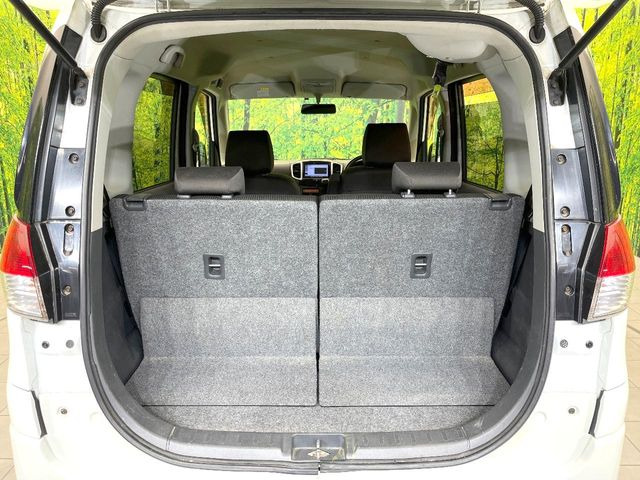 ���i�̂���������ʋ΁A���}���ɏ\���ȉ׎��X�y�[�X���m�ۂ��Ă���܂��B�Z�J���h�V�[�g��|���ƁA�傫�ȉו��̐ύڂ��\�ł���