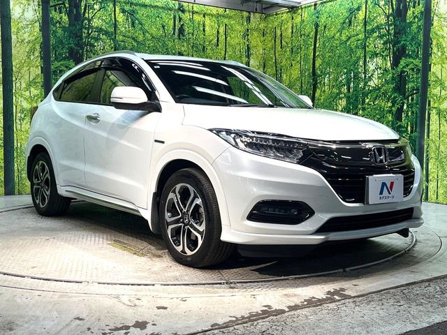 高透明度のガラス皮膜で撥水はもちろん、上質なツヤ・光沢を実現。紫外線や酸性雨から大切な愛車を保護し、色あせ・劣化を防止。「弾スプラッシュコート」、「弾プリミッサコート」からお選びいただけます。