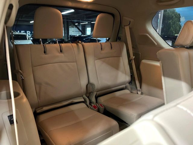 3列目シートはもちろん状態良好☆大人でもゆったりと座って頂けますので、大人数でのお出かけもラクラクです♪ご家族で、気の知れた仲間で、ドライブに行くのが楽しみですね♪