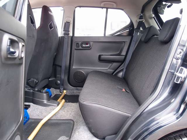 ���J�X�^����p200���~�ȏ�!���ЊǗ����[�U�[�l�����ɂ����J�X�^���A���g���[�N�X5MT���f���̓���!4WD���x�[�X�ɊO���A�����A�{�f�B�⋭�p�[�c�A�R���s���[�^�[�ȂǗL�����z�p�[�c�𑽐�����