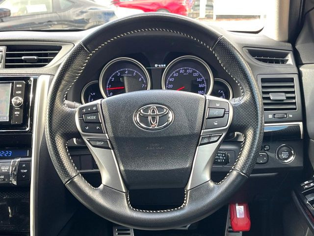 �y�����v�����X�e�A�����O�z�㎿�Ȋv���g�p���邱�ƂŁA��ɂ����������݂ƂĂ��^�]���₷���n���h���ł���