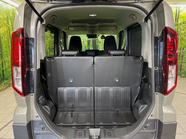 ���i�̂���������ʋ΁A���}���ɏ\���ȉ׎��X�y�[�X���m�ۂ��Ă���܂��B�Z�J���h�V�[�g��|���ƁA�傫�ȉו��̐ύڂ��\�ł���