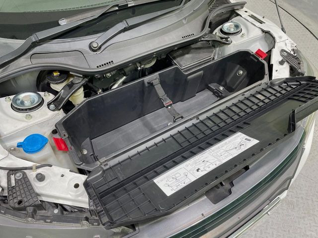 ���i�̂���������ʋ΁A���}���ɏ\���ȉ׎��X�y�[�X���m�ۂ��Ă���܂��B�Z�J���h�V�[�g��|���ƁA�傫�ȉו��̐ύڂ��\�ł���