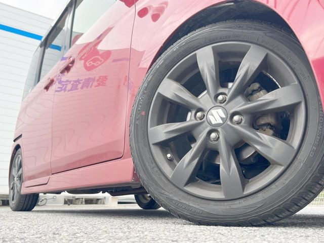 �y����15�C���`�A���~�z�C�[���z�O�ςɃ}�b�`���������A���~�z�C�[���𑕒����Ă���܂��B�e��ЊO�A���~�z�C�[����A�X�^�b�h���X�^�C�����戵�����Ă���܂��B���񂲑��k����������