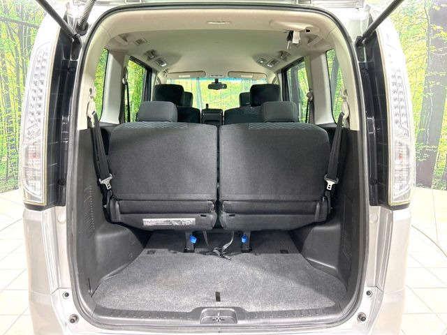 ���i�̂���������ʋ΁A���}���ɏ\���ȉ׎��X�y�[�X���m�ۂ��Ă���܂��B�Z�J���h�V�[�g��|���ƁA�傫�ȉו��̐ύڂ��\�ł���