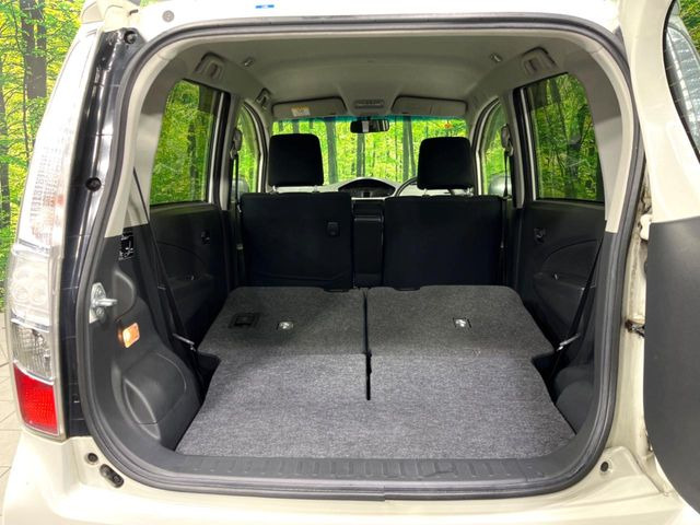 ���i�̂���������ʋ΁A���}���ɏ\���ȉ׎��X�y�[�X���m�ۂ��Ă���܂��B�Z�J���h�V�[�g��|���ƁA�傫�ȉו��̐ύڂ��\�ł���