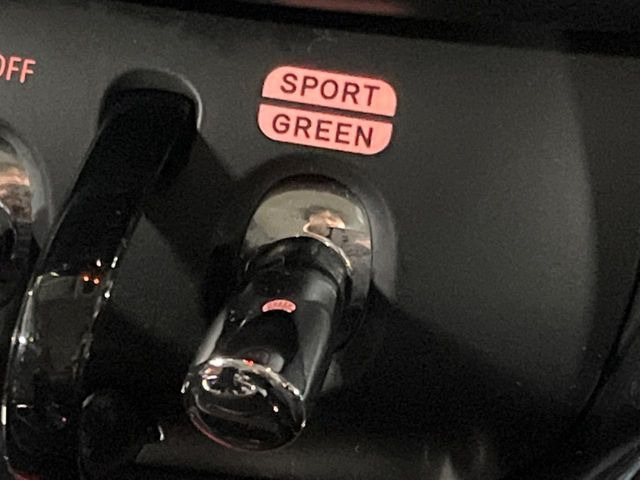 ��MINI���[�h�Z���N�g:�X�|�[�c���[�h�ł̓_�C�i�~�b�N�ȑ�����BECO PRO���[�h�ł́A�G���W�����X�|���X��V�t�g�^�C�~���O�̍œK���ɉ����A�G�A�R���̍쓮�������I�ɐ��䂵�A�R������ʂ�}�����܂��B