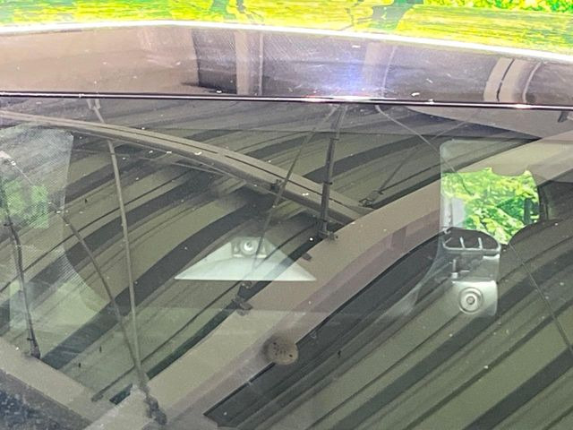 �y�C���e���W�F���g�G�}�[�W�F���V�[�u���[�L�z�t�����g�J�����őO���̎ԗ�����s�҂����m�B�Փ˂������Ȏ��͏Փ˔�Q�y���u���[�L���쓮�A�Փˉ�����T�|�[�g�B�����S�Ƀh���C�u�����y���݂��������܂��B