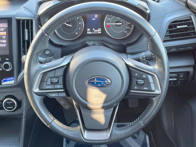 �y�����v�����X�e�A�����O�z�㎿�Ȋv���g�p���邱�ƂŁA��ɂ����������݂ƂĂ��^�]���₷���n���h���ł���