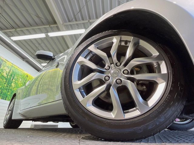 �y����18�C���`�A���~�z�C�[���z�O�ςɃ}�b�`���������A���~�z�C�[���𑕒����Ă���܂��B�e��ЊO�A���~�z�C�[����A�X�^�b�h���X�^�C�����戵�����Ă���܂��B���񂲑��k����������