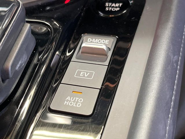 �y�I�[�g�u���[�L�z�[���h�z�M���҂���a�؂Œ�Ԏ��Ƀu���[�L���瑫�𗣂��Ă��A��~��Ԃ�ێ����Ă���܂��B�O�i����Ƃ��̓A�N�Z���𓥂߂Ύ����ŉ��������̂ň��S��X���^�]���y�ɂȂ�܂���