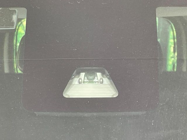 �y�X�}�[�g�A�V�X�g�z���s���ɑO���̎ԗ�����F�����A�Փ˂������Ȏ��͌x��ƃu���[�L�ŏՓˉ���Ɣ�Q�y�����A�V�X�g�B�����S�Ƀh���C�u�����y���݂��������܂��B