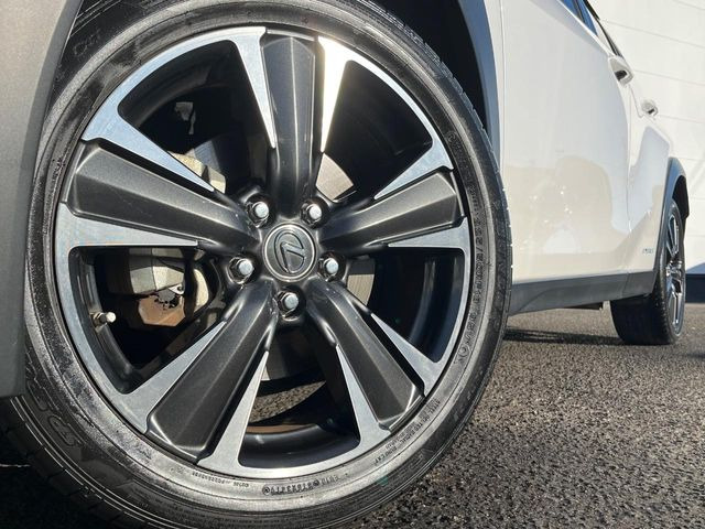 �y����18�C���`�A���~�z�C�[���z�O�ςɃ}�b�`���������A���~�z�C�[���𑕒����Ă���܂��B�e��ЊO�A���~�z�C�[����A�X�^�b�h���X�^�C�����戵�����Ă���܂��B���񂲑��k����������