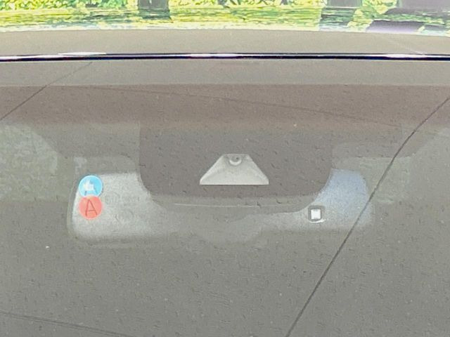 �y�g���^�Z�[�t�e�B�Z���X�z���s���ɑO���̎ԗ�����F�����A�Փ˂������Ȏ��͌x��ƃu���[�L�ŏՓˉ���Ɣ�Q�y�����A�V�X�g�B�����S�Ƀh���C�u�����y���݂��������܂��B