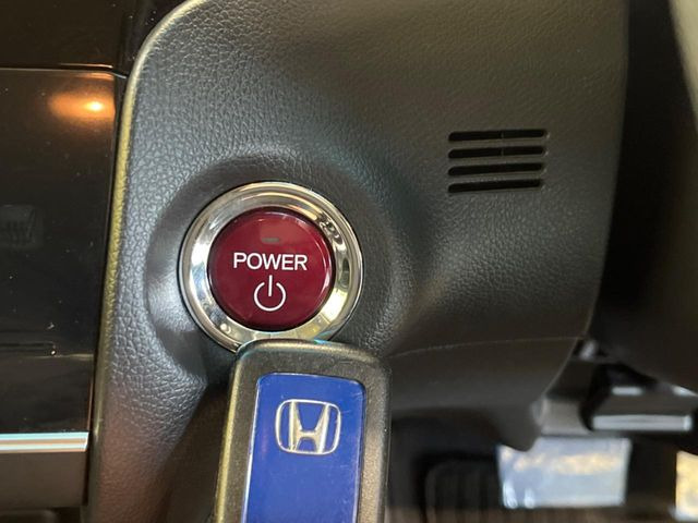 �yHonda�X�}�[�g�L�[�z�J�o����|�P�b�g�ɓ��ꂽ�܂܂ł��h�A�̎{���E�������\�ȃX�}�[�g�L�[�𑕔��B�G���W���̃I���E�I�t�����J�M�����o���K�v����������Ƃ��Ă��֗��ł���