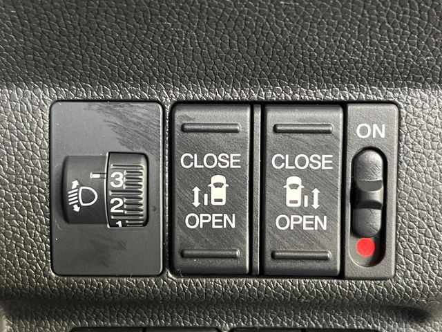 �y�����p���[�X���C�h�h�A�z�X�}�[�g�L�[��^�]�Ȃ̃X�C�b�`�Ō�ȗ����X���C�h�h�A�̊J���\���d��������͂����ăh�A���J����K�v�������A�����Ȃ��q�l�ł��ȒP�ɊJ���߂ł����K�ł���