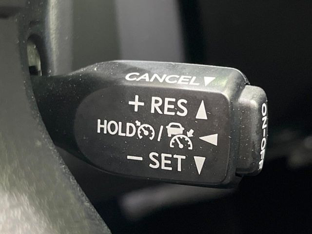 【レーダークルーズコントロール】高速道路での長距離走行が楽に!!自動で速度を保つクルーズコントロールが、衝突軽減システムと連携し、前方の車両を感知して車間を保つように速度調節してくれます!!